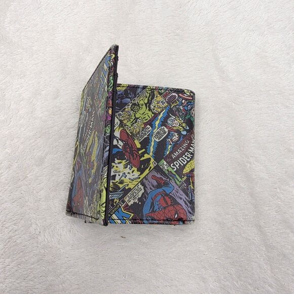Marvels Avengers Bifold Wallet Spiderman - Picture 1 of 4